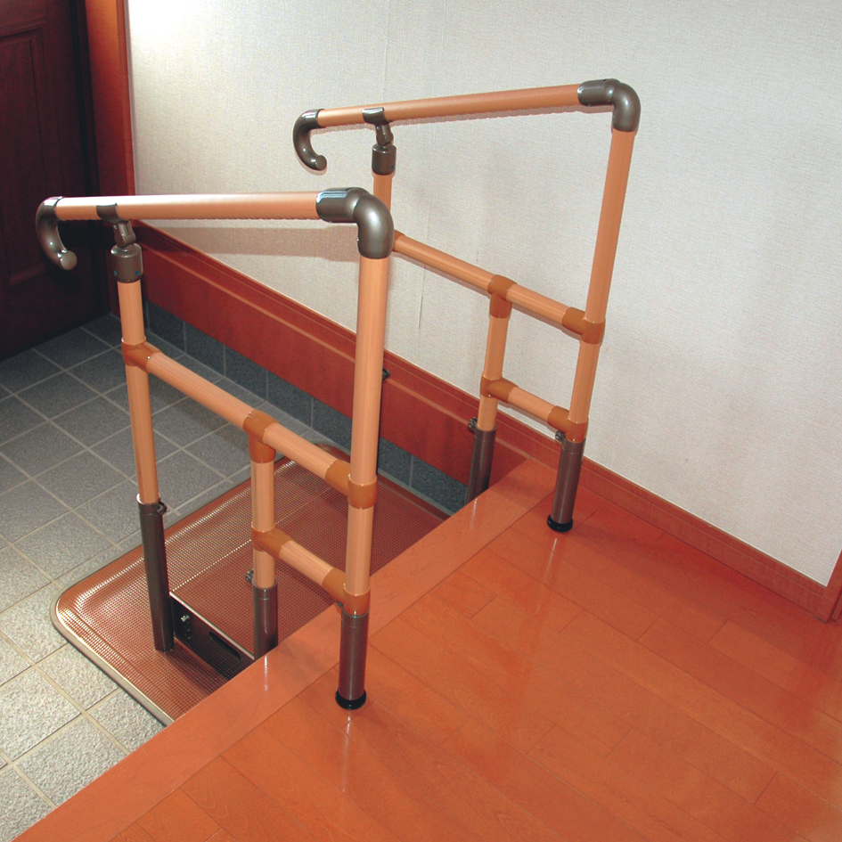 あがりかまち用たちあっぷ 両手すり（ステップ台付） 商品を探す 福祉用具・介護用品ガイド 「ヤマシタ、シマシタ。」
