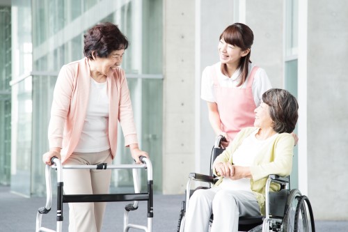 歩行器のレンタルは介護保険が利用可能！レンタルするメリットとは？