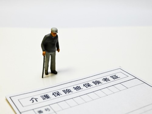 介護保険証って何？申請方法や受け取り方、使い方を解説のイメージ