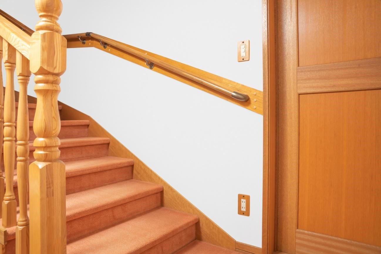 階段に手すりを設置する際の注意点