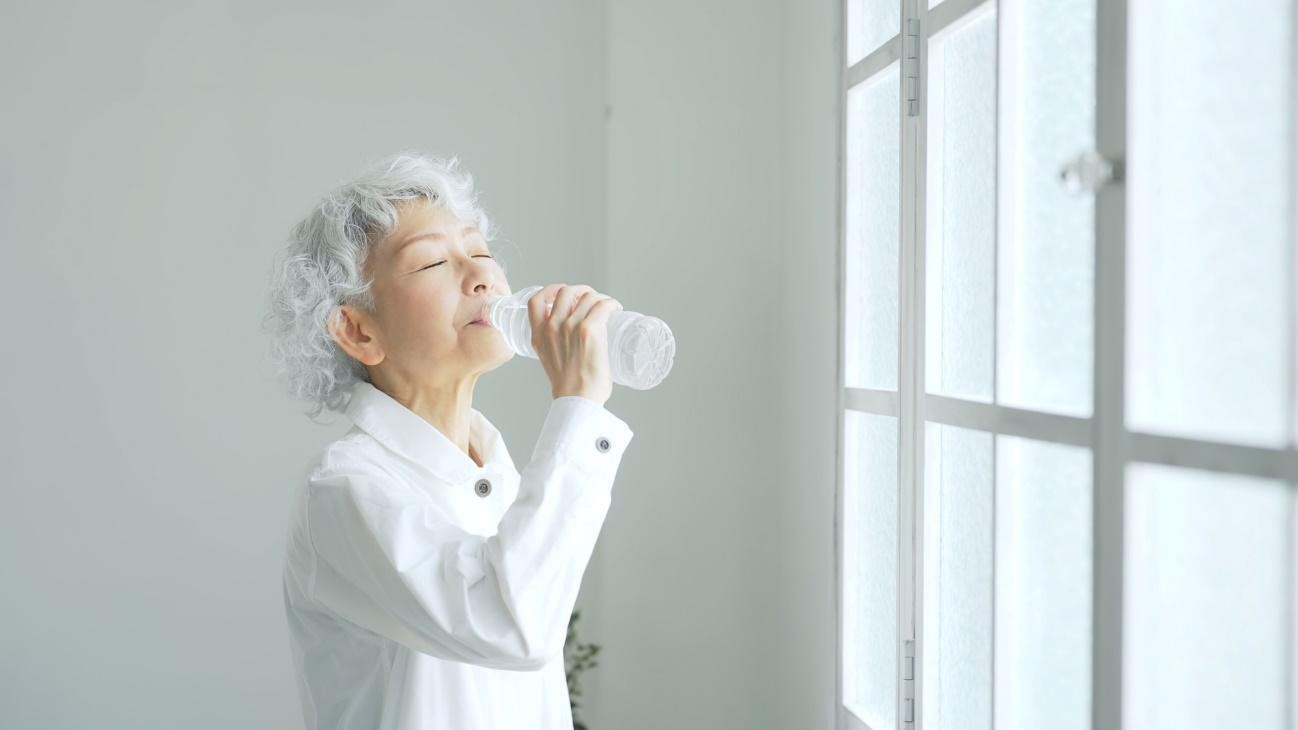 脱水症状のチェック方法！高齢者にありがちな発症原因や対処法を解説