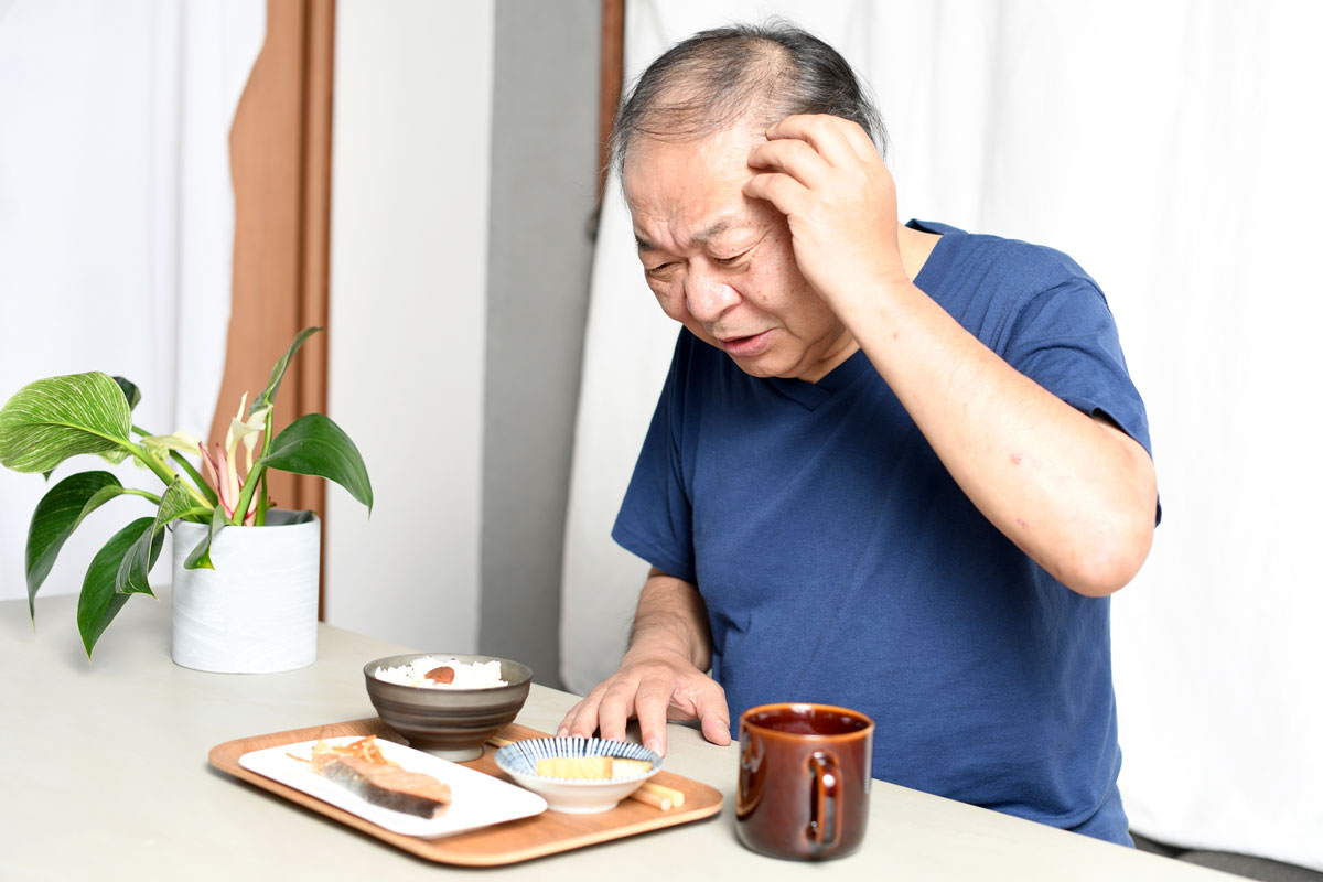 認知症の方の食事における注意点のイメージ