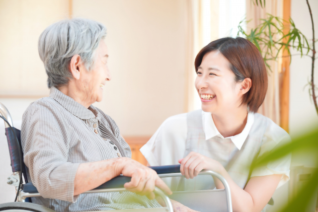 転倒による骨折などで介護が必要になったら介護保険の利用を検討しようのイメージ
