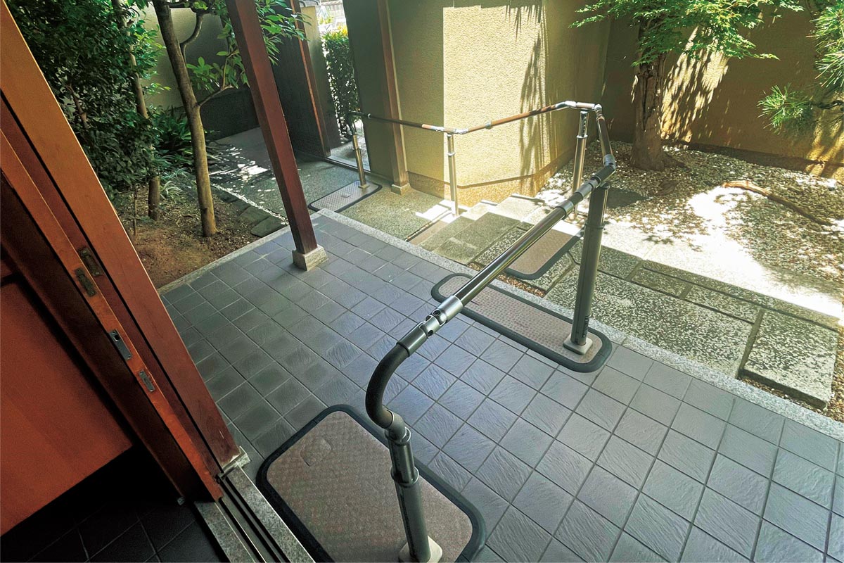 歩行サポート手すり スムーディ使用例