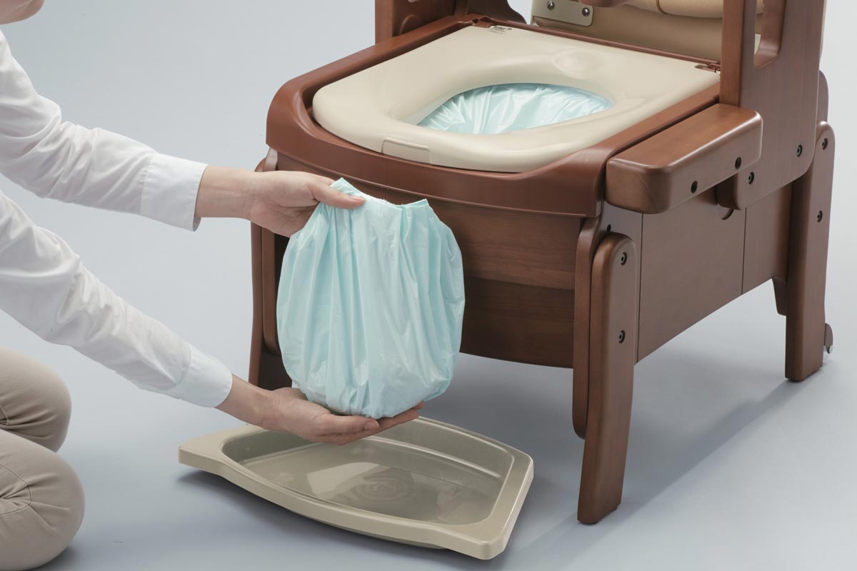 家具調トイレセレクトR ラップポン_使い方３ラップ済み袋を取り出す